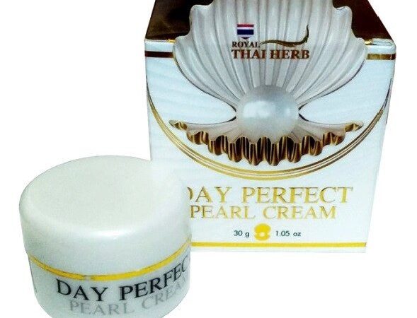 Крем дневной с жемчужной пудрой Royal Thai Herb Day Perfect Pearl Cream, 30 мл. Таиланд